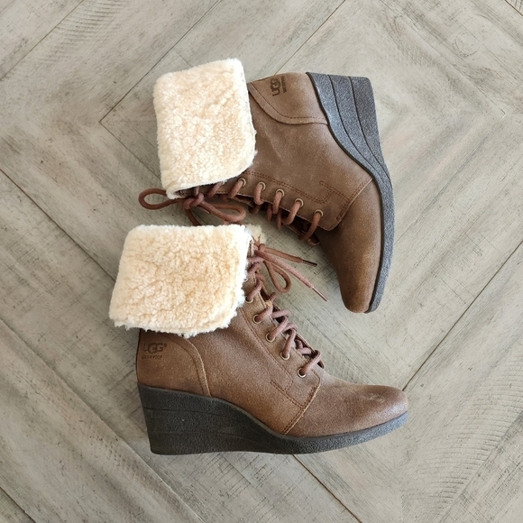 UGG Zea Leather Wedge Boots - Picture 3 of 10
